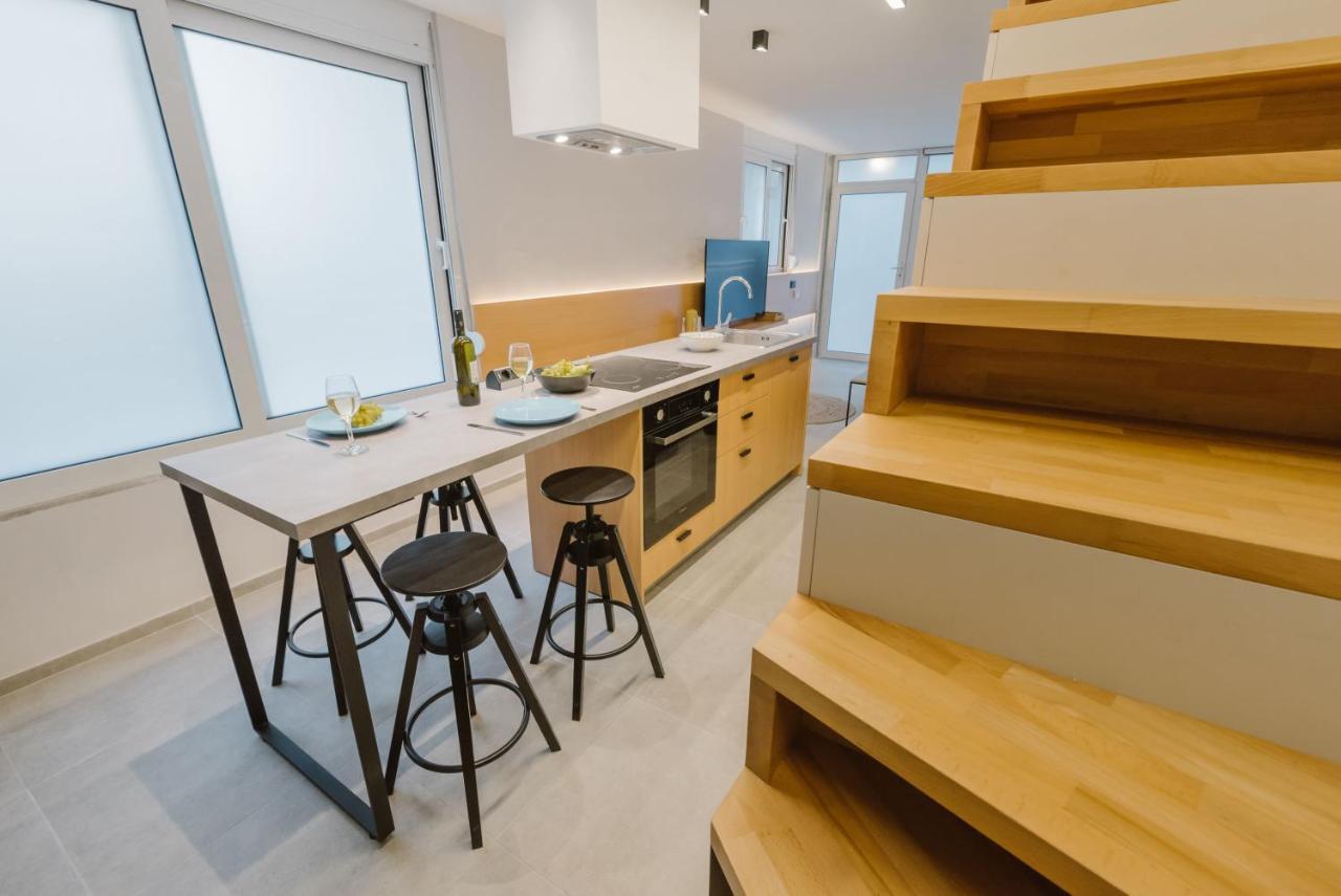 Manolis Loft Apartment, Rhodes Town Родос Экстерьер фото